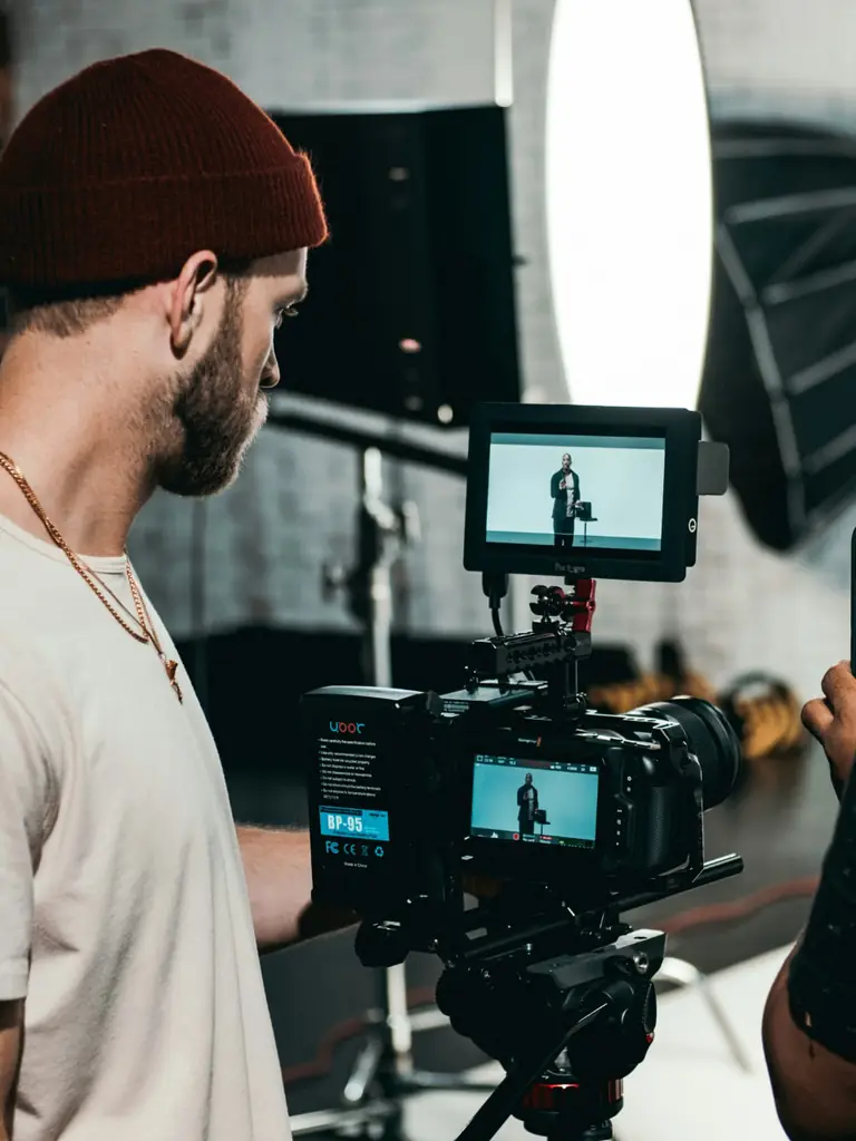 Elsa Marchand sur un tournage caméra